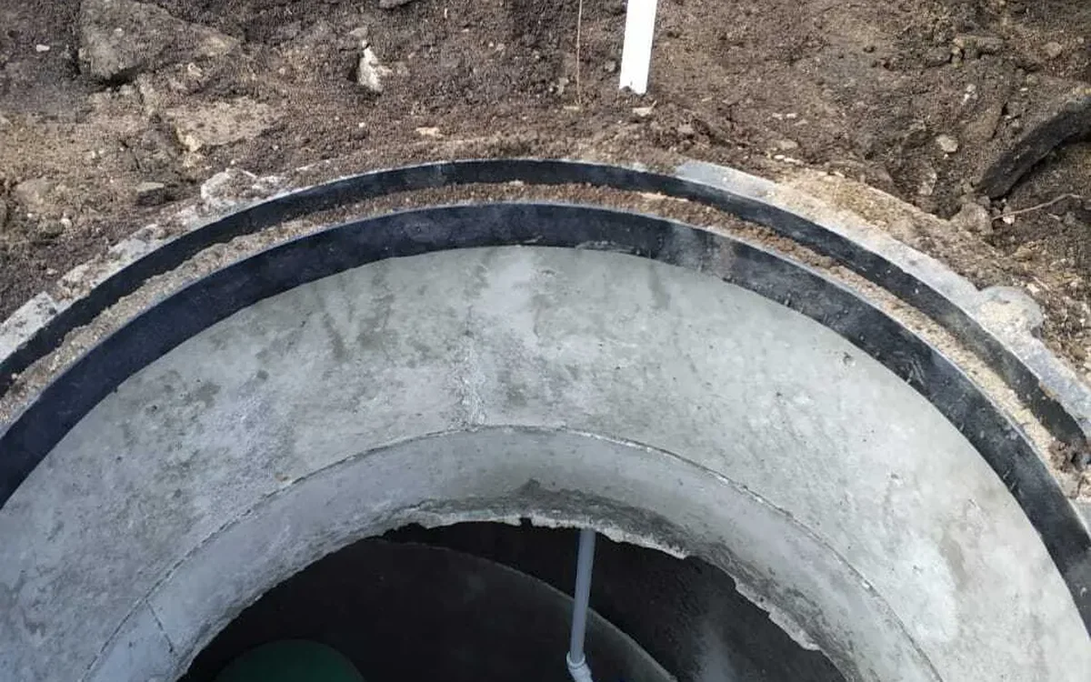 Водоснабжение дома из скважины: кессон из колец и ввод, Хайрюзовка, Московский тракт